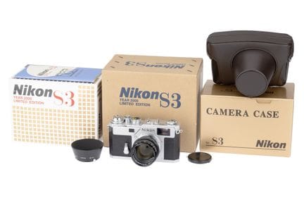 Eine Nikon S3 „Year 2000 Limited Edition“-Messsuch