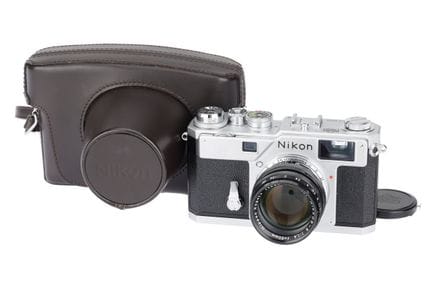 Eine Nikon S3 „Year 2000 Limited Edition“-Messsuch