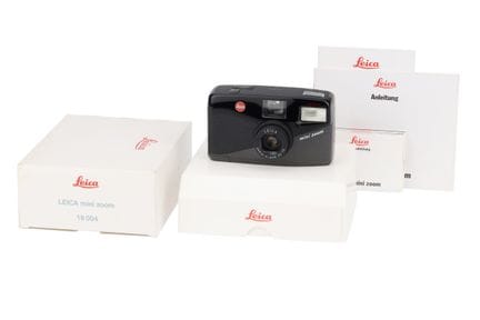Eine Leica Mini Zoom 35-mm-Kompaktkamera, schwarz,