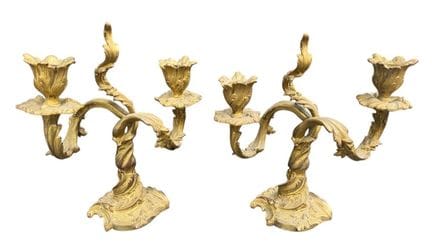par de candelabros de dos brazos de metal dorado d