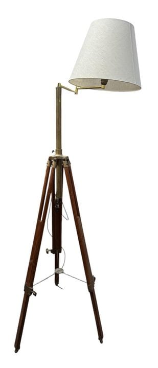LAMPADAIRE À TROIS PIEDS EN BOIS ET LAITON DU XXe 