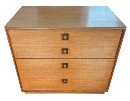 GPLAN, EINE TEAK-KOMMODE AUS DER MITTE DES LETZTEN
