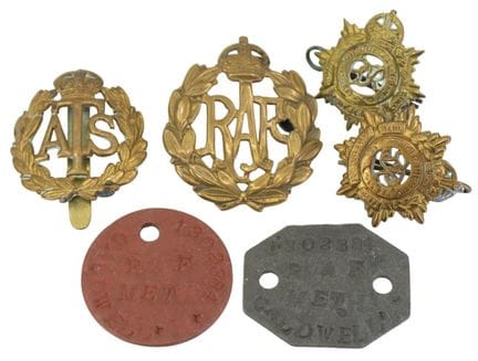 A COLLECTION OF WORLD WAR II RAF FIBRE DOGS TAGS A