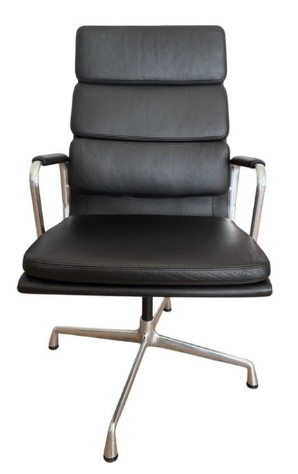 CHARLES EAMES, DREHSTUHL AUS SCHWARZEM LEDER MIT W
