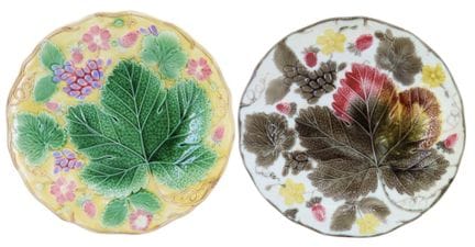 ZWEI VIKTORIANISCHE WEDGWOOD-MAJOLIKA-TELLER MIT T