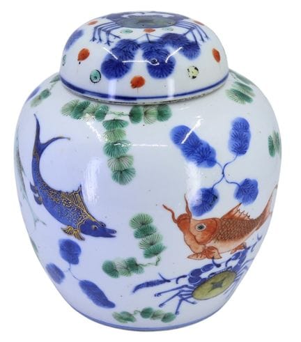 EIN CHINESISCHER INGWER-KRUG AUS PORZELLAN DER QIN