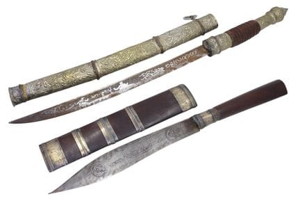 Ein thailändisches Mitmor-Messer mit Silberbeschlä