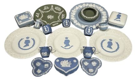 WEDGWOOD, EINE SAMMLUNG VON JASPERWARE-OBJEKTEN AU