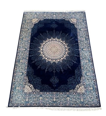 EIN ANATOLISCHER TEPPICH IM HEREKE-STIL MIT NEOKLA