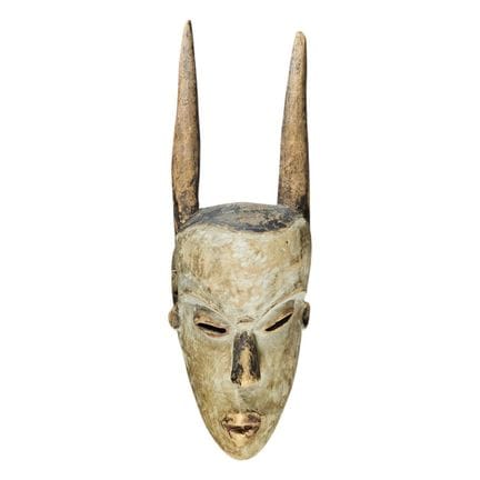 EINE MASKE AUS DER DEMOKRATISCHEN REPUBLIK LEGA VO