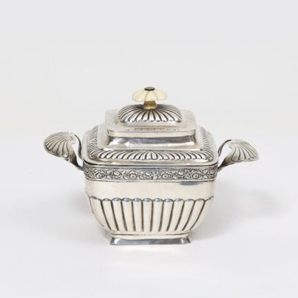 SUGAR BOWL with lid
Decorated with floral garlands