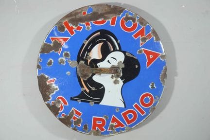 拱形搪瓷牌
品牌：Aristona Radio
价格：-
搪瓷厂：-
尺寸：ø69