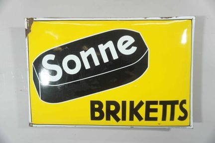拱形搪瓷牌
品牌：Sonne Briketts
价格：-
搪瓷厂：Thür Emaille-Schi