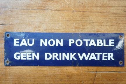 拱形搪瓷牌
标识：非饮用水/Geen drinkwater
税费：-
搪瓷厂：-
尺寸：高8×29
