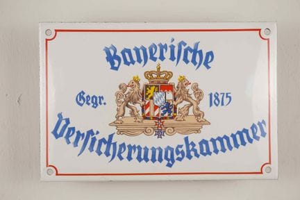 REPLICA 拱形搪瓷牌
品牌：Bayerische Versicherungskammer
估价