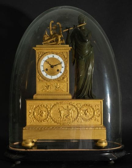 Bedeutende französische Empire-Uhr aus vergoldeter