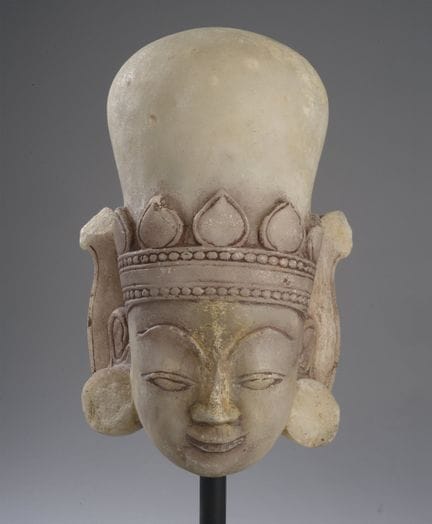 Buddha-Kopf aus weißem Marmor. Burma, Königreich S