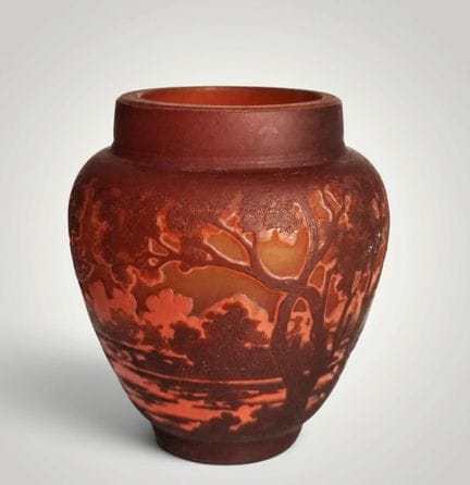 Signierte Galle-Vase mit Landschaftsmotiv
7 cm, Du
