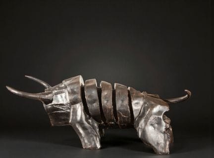 Eiserner Stier. Juan García Ripollés (geb. 1932).
