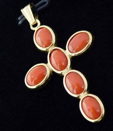 WUNDERSCHÖNER VINTAGE-ANHÄNGER IN FORM EINES KREUZ