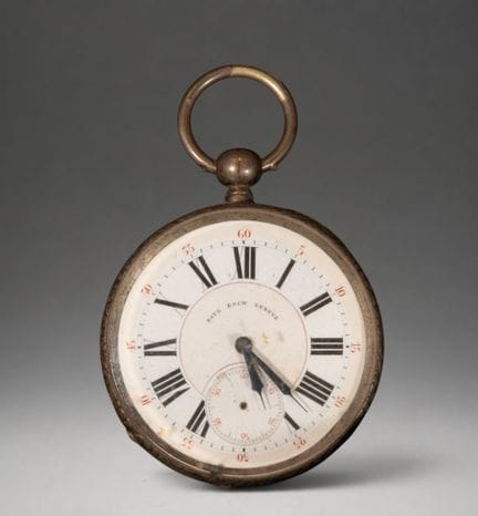 Taschenuhr mit graviertem Deckel und römischen Zif