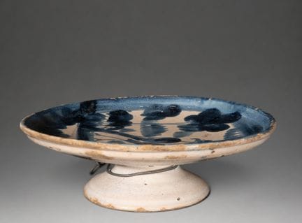 MANISES CERAMICS - Corbeille à fruits sur pied ave