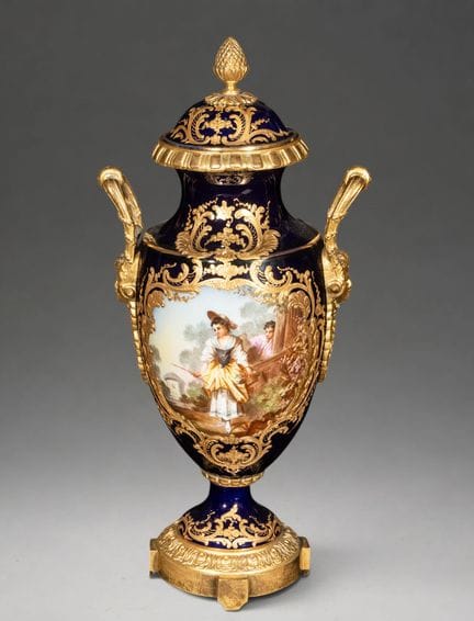 Vase en porcelaine bleu cobalt – École française, 