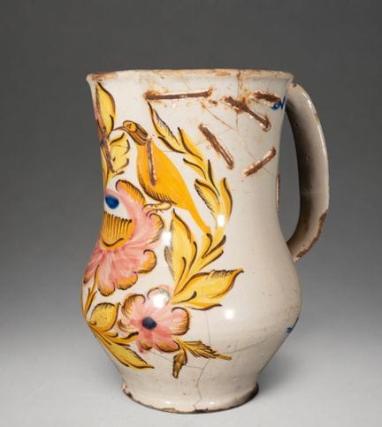MANISES CERAMICS - Cruche en céramique à décor flo