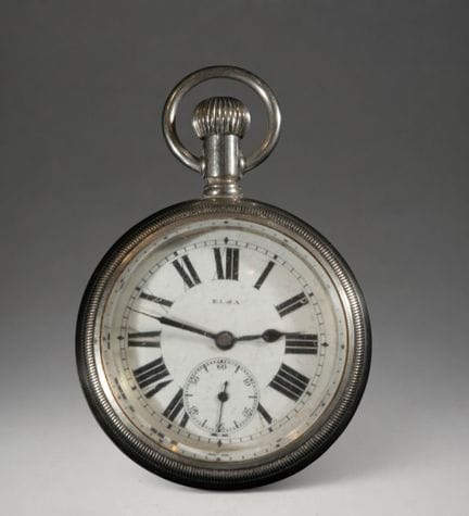 Taschenuhr mit römischen Ziffern und Sekundenzeige