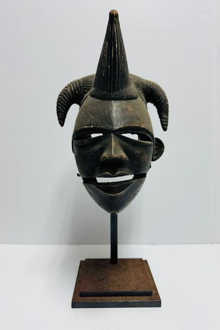 Ogoni-Maske - Nigeria
20. Jahrhundert Holz. 26 × 1