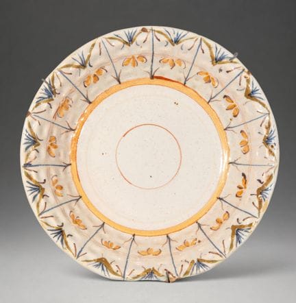 MANISES CERAMICS - Assiette en céramique à décor f