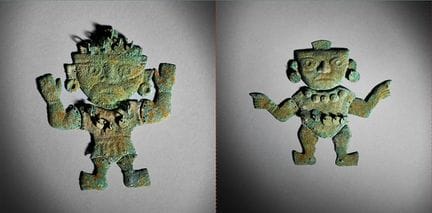 Ensemble de deux figurines de gardiens Moche en cu