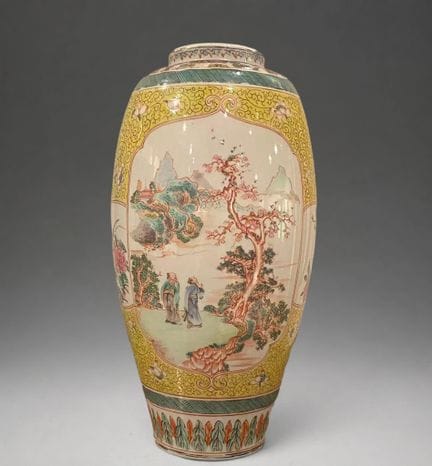 Vase aus „Famille-Rose“-Porzellan, China, Qing-Dyn
