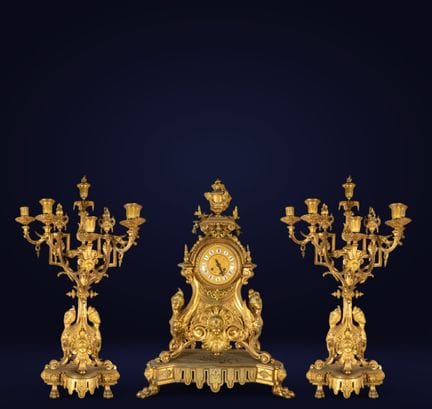 Bronze-Tischuhr im Stil Napoleons III. mit Kerzens