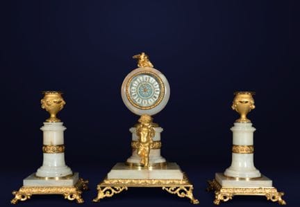 Elegantes Kaminornament mit angekettetem Amor, 19.