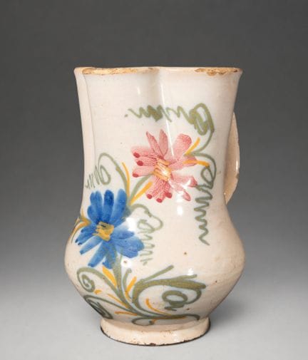 MANISES CERAMICS - Cruche à décor floral polychrom