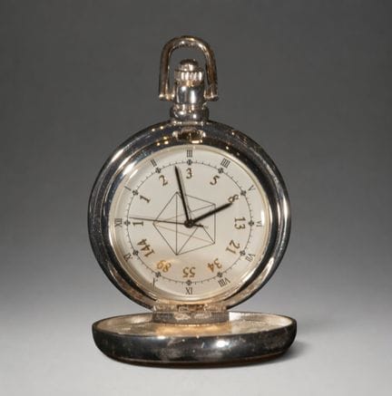 Taschenuhr mit einem mit Pflanzenmotiven verzierte