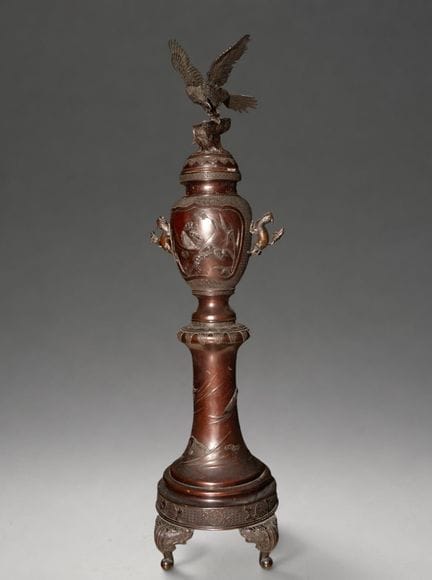 Monumentaler Weihrauchbrenner aus Bronze, verziert