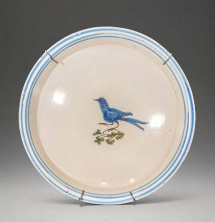 MANISES CERAMICS - Assiette décorée d'un oiseau bl