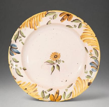 MANISES CERAMICS - Assiette à décor floral polychr