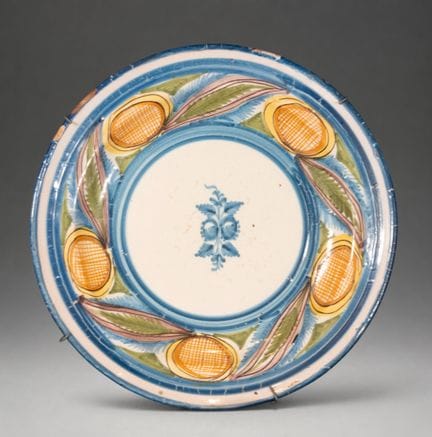 MANISES CERAMICS - Assiette à motifs floraux et mé
