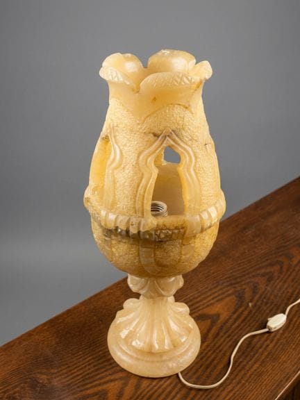 Beeindruckende Alabasterlampe mit Blumenmotiven, S