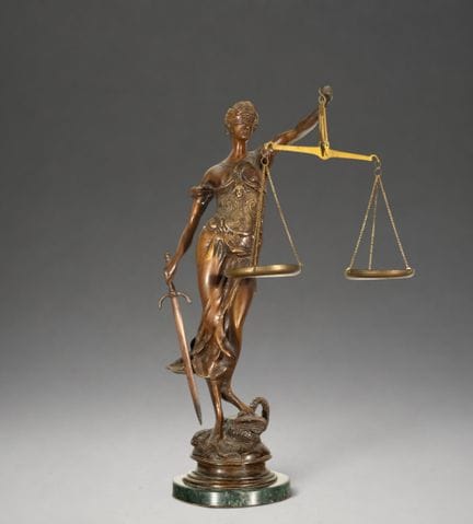 BLIND JUSTICE, BRONZESKULPTUR
BRONZESKULPTUR, 52 ×