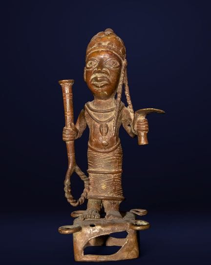 Figura africana in bronzo. Scuola africana. XIX se