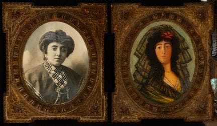 Paar Rahmen mit Gravuren von ovalen Frauenporträts
