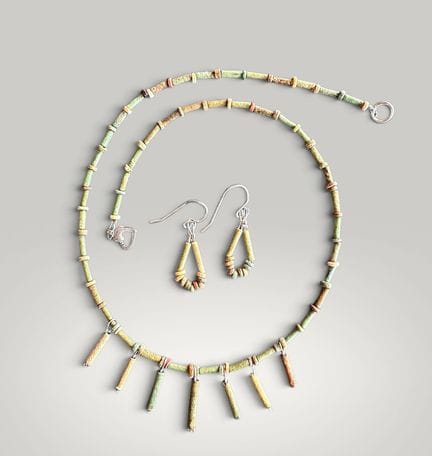 Set aus Halskette und Ohrringen aus altägyptischen