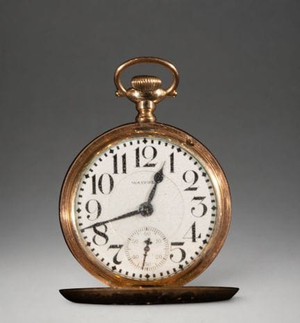Taschenuhr mit goldenem Gehäuse und arabischen Zif