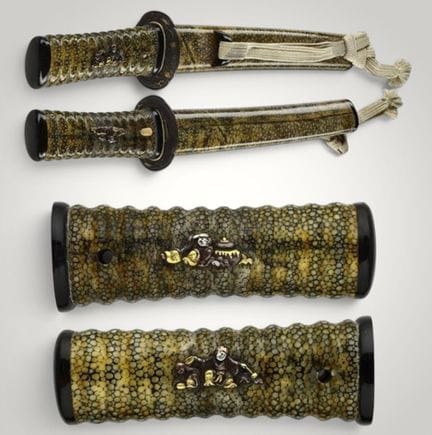 日本，江户时代，19 世纪。
玉叶形锻铁刀身，带鞘翅。尺寸：刃长 26.3 厘米；刃宽 2.69 厘