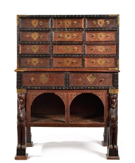 Indo-portugiesischer Schrank mit Intarsienverzieru
