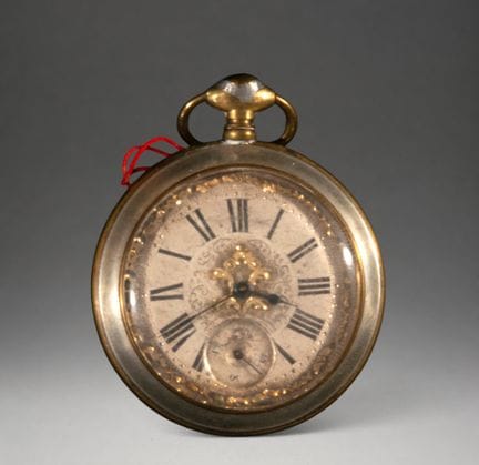 Taschenuhr mit verziertem Zifferblatt
Goldfarbenes
